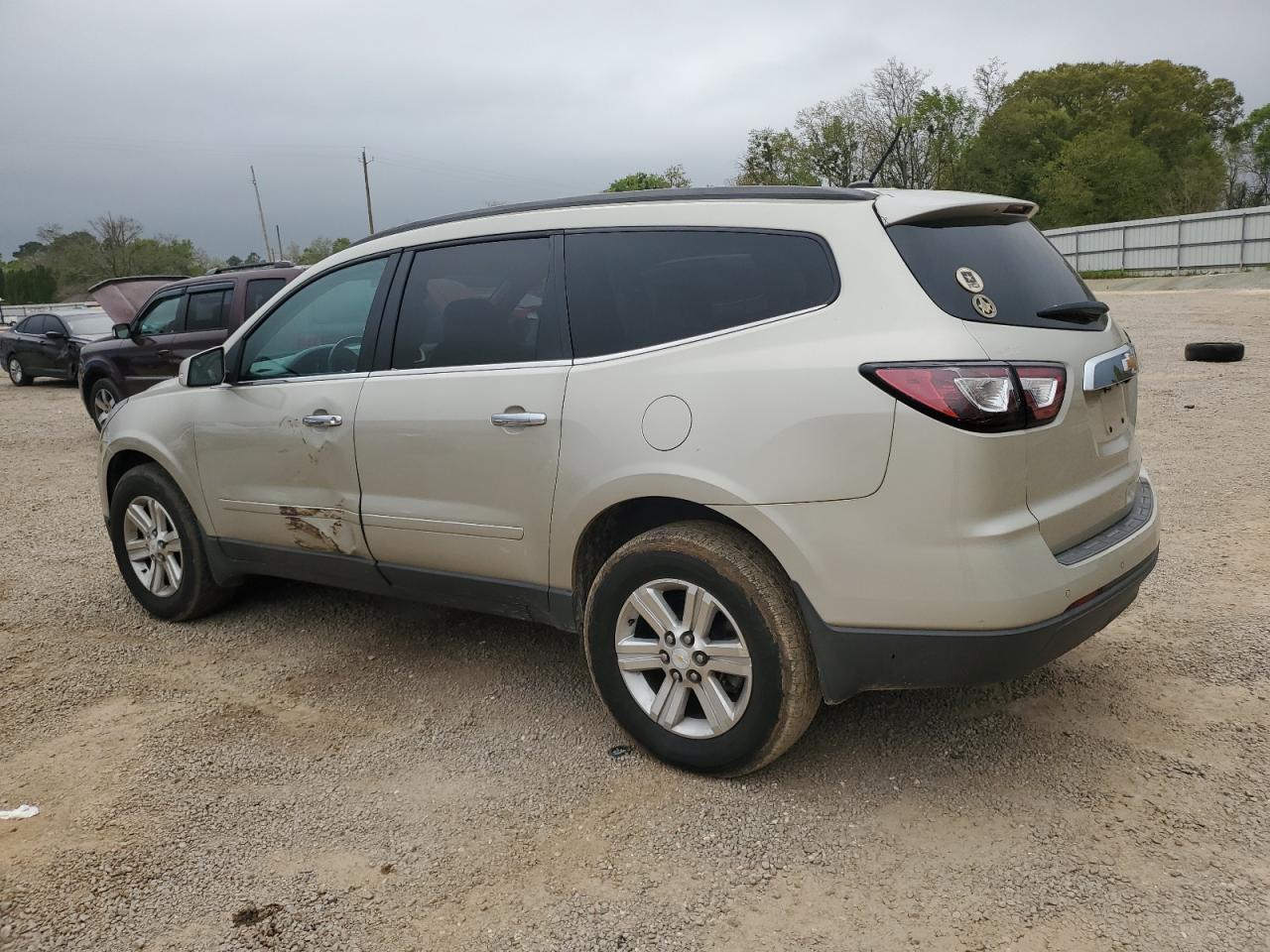 2014 CHEVROLET TRAVERSE L - Image 2