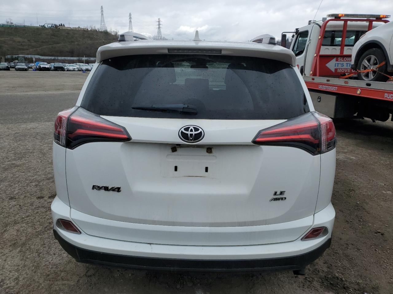 2017 TOYOTA RAV4 LE - Фото 6