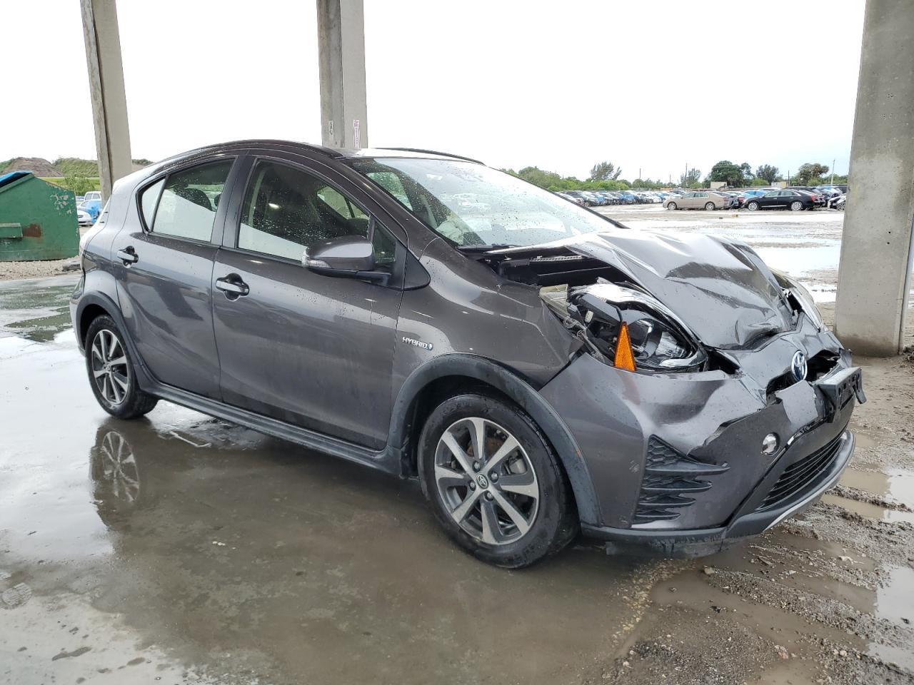2018 TOYOTA PRIUS C - Image 4