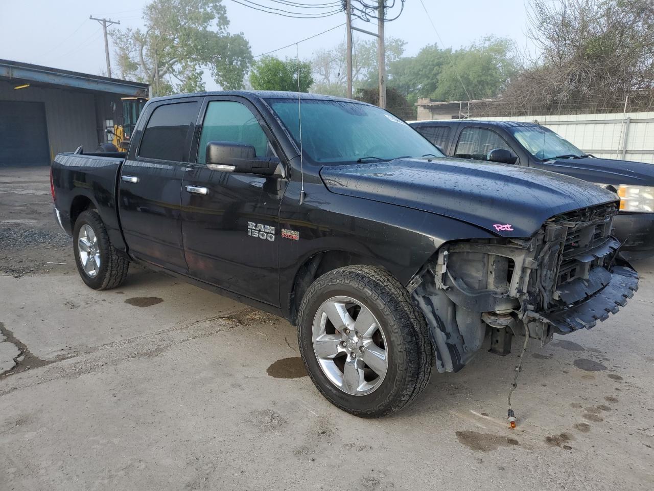 2017 RAM 1500 SLT - Image 4