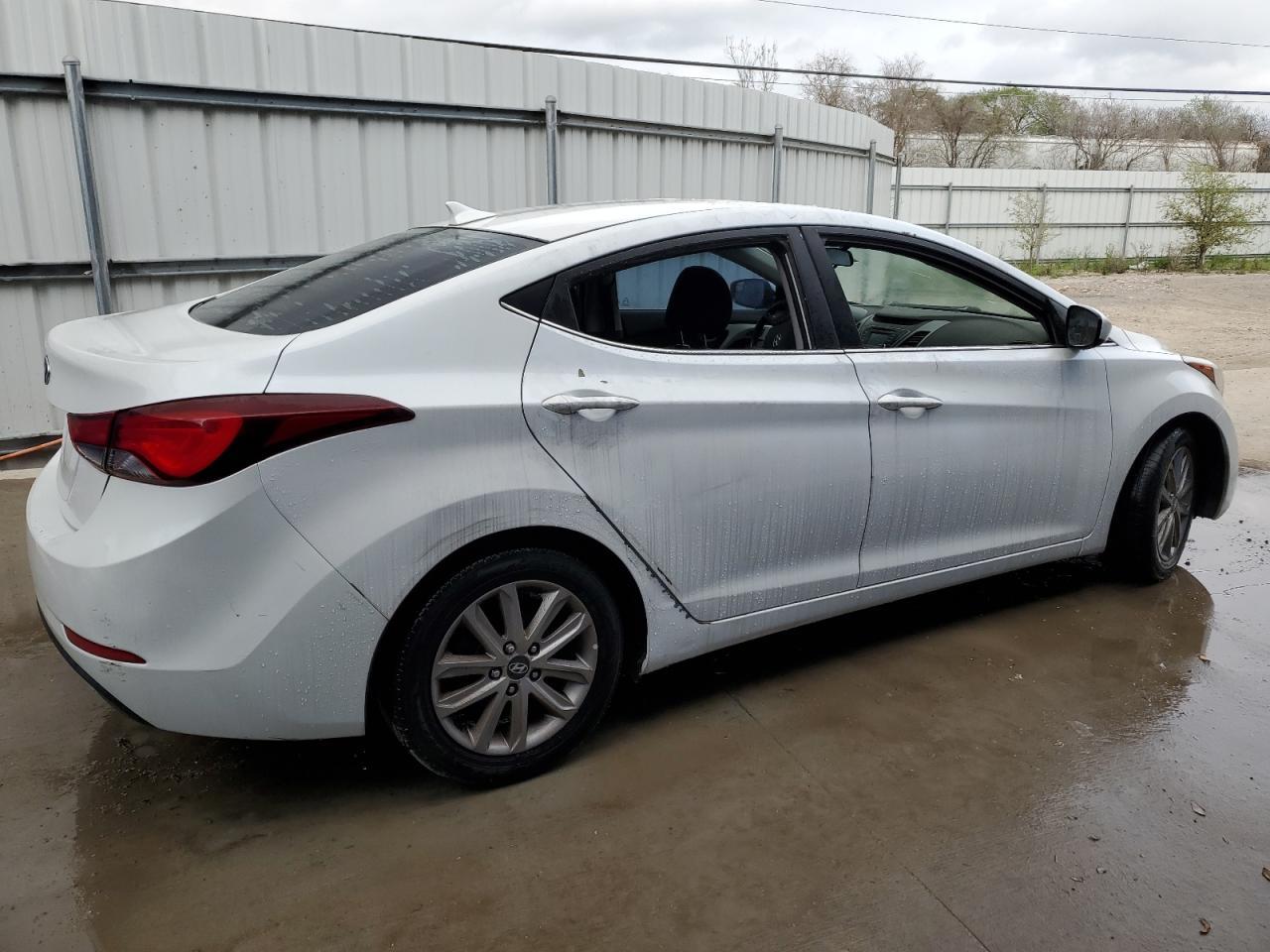 2015 HYUNDAI ELANTRA SE - Image 3