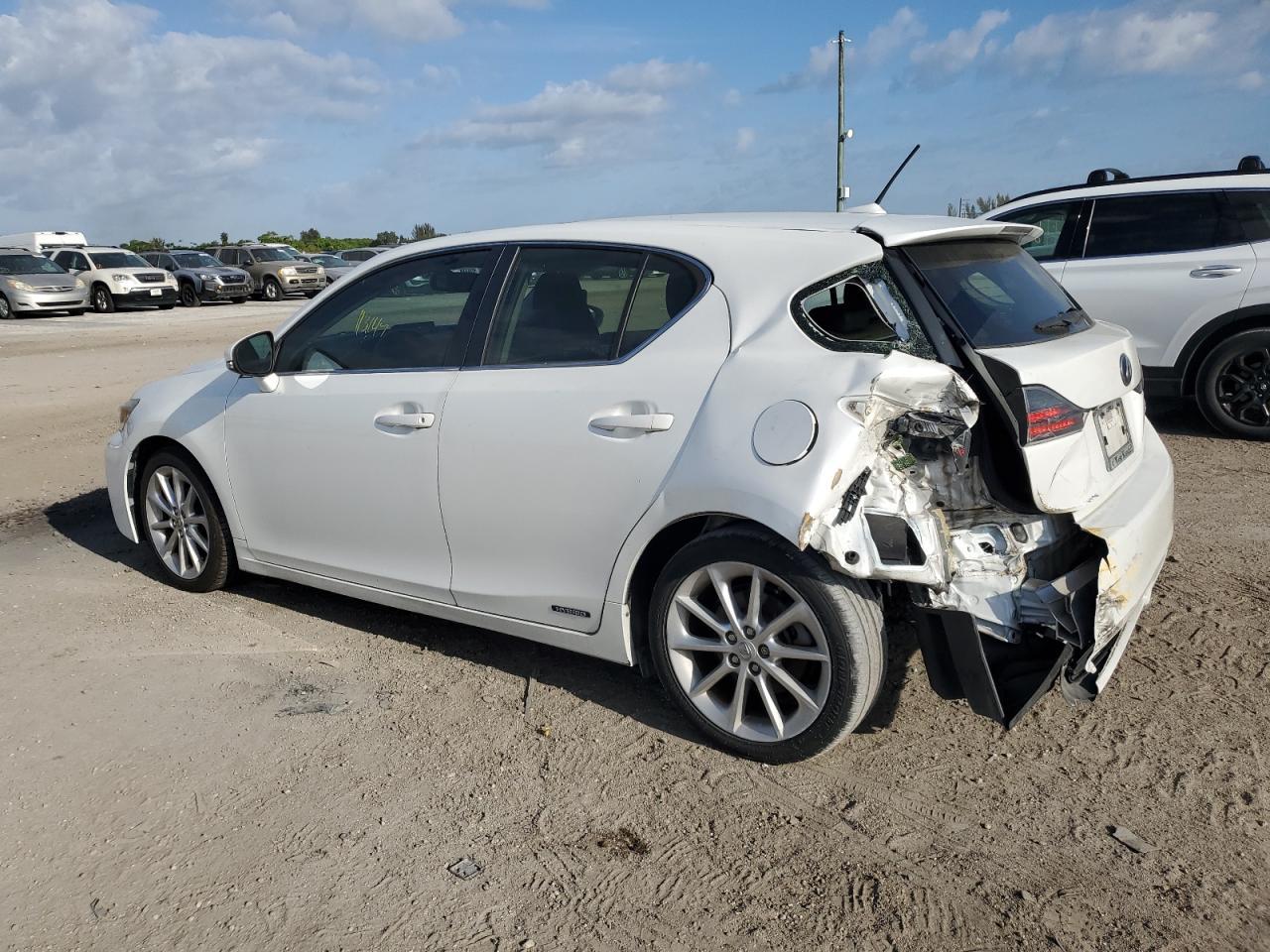 2013 LEXUS CT 200 - Image 2