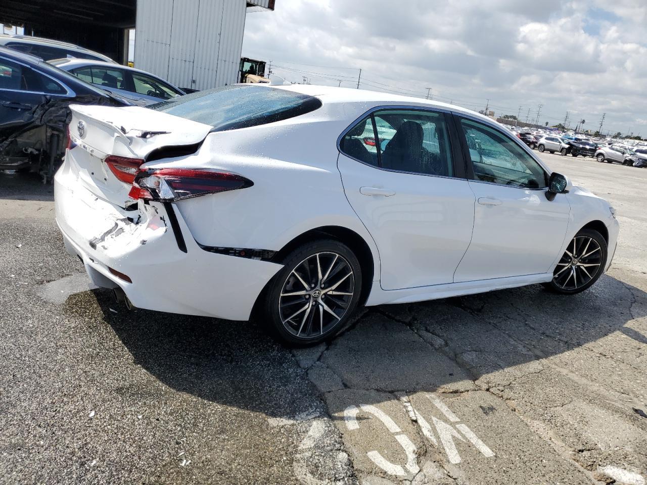 2021 TOYOTA CAMRY SE - Image 3