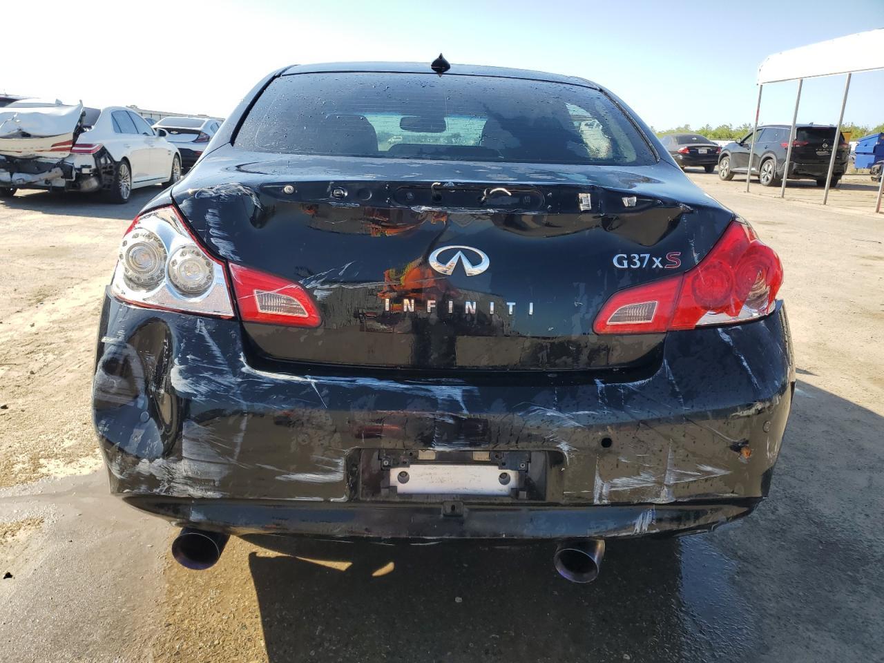2011 INFINITI G37 - Image 6