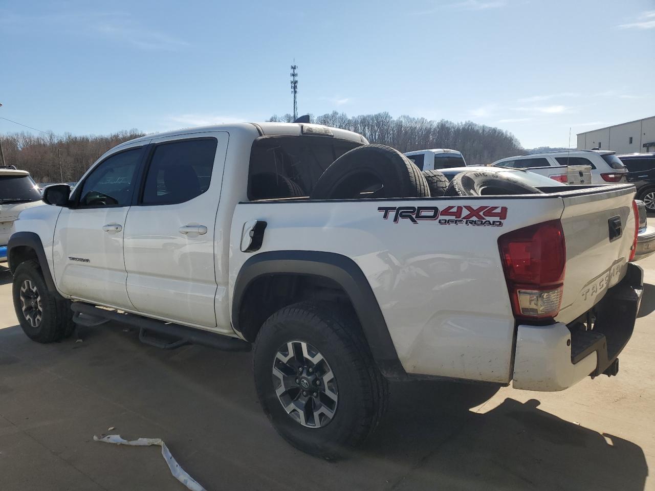 2017 TOYOTA TACOMA DOU - Фото 2