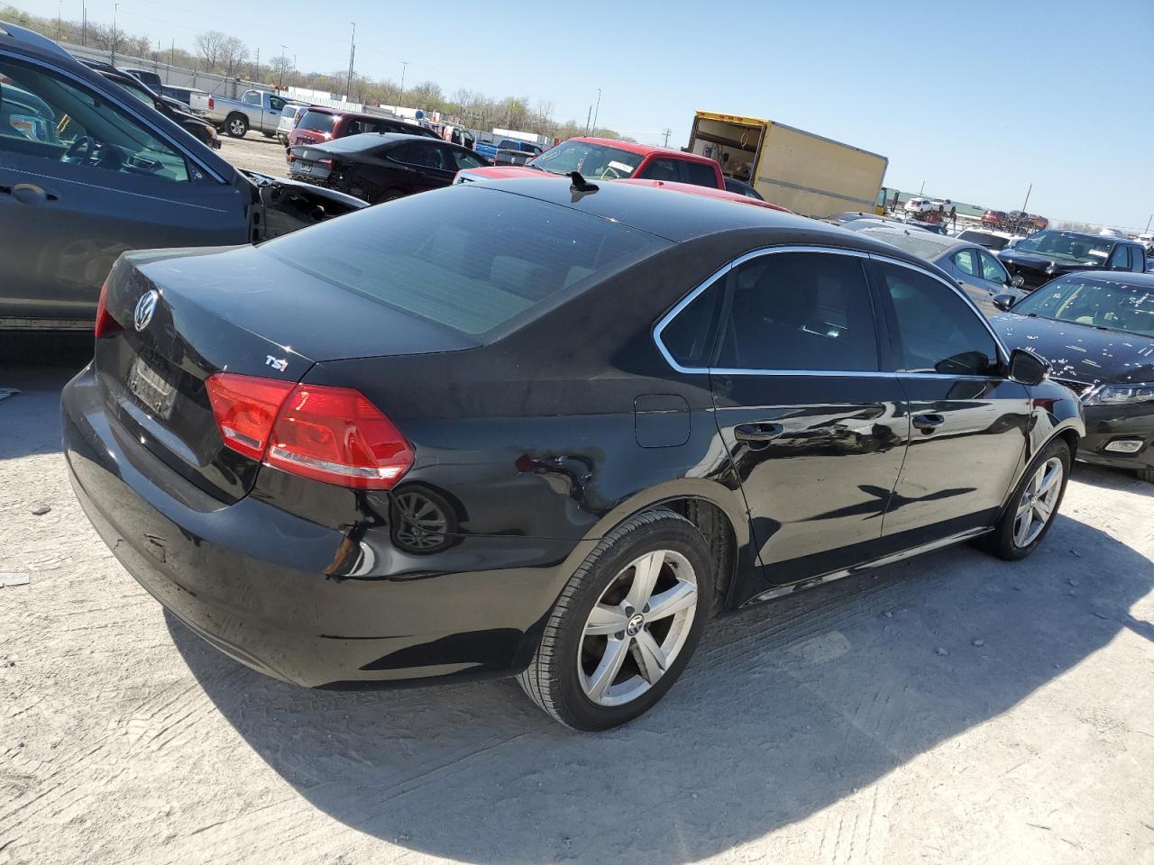 2015 VOLKSWAGEN PASSAT S - Фото 3