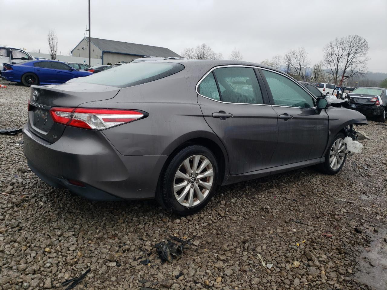 2018 TOYOTA CAMRY L - Фото 3