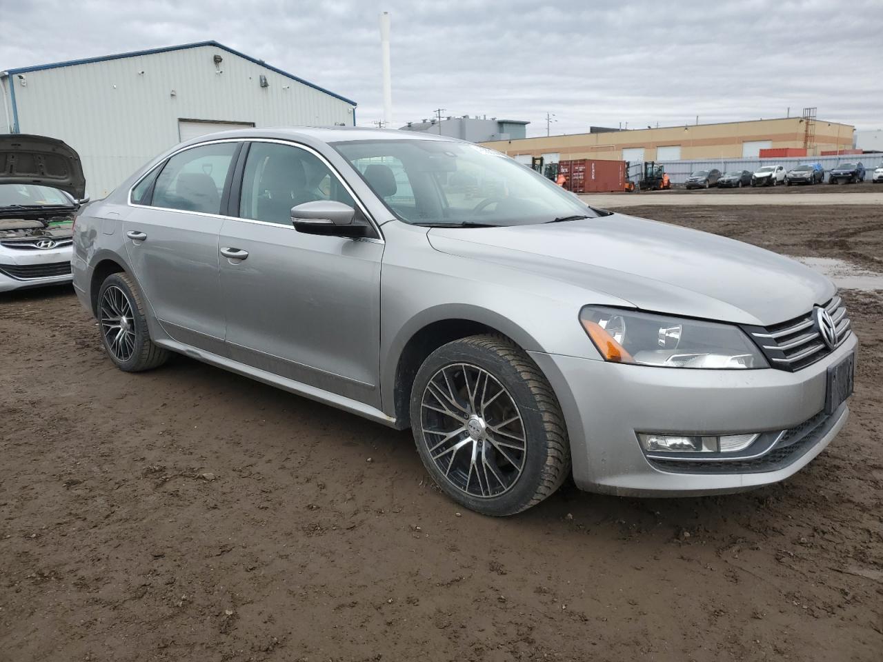 2013 VOLKSWAGEN PASSAT SE - Image 4