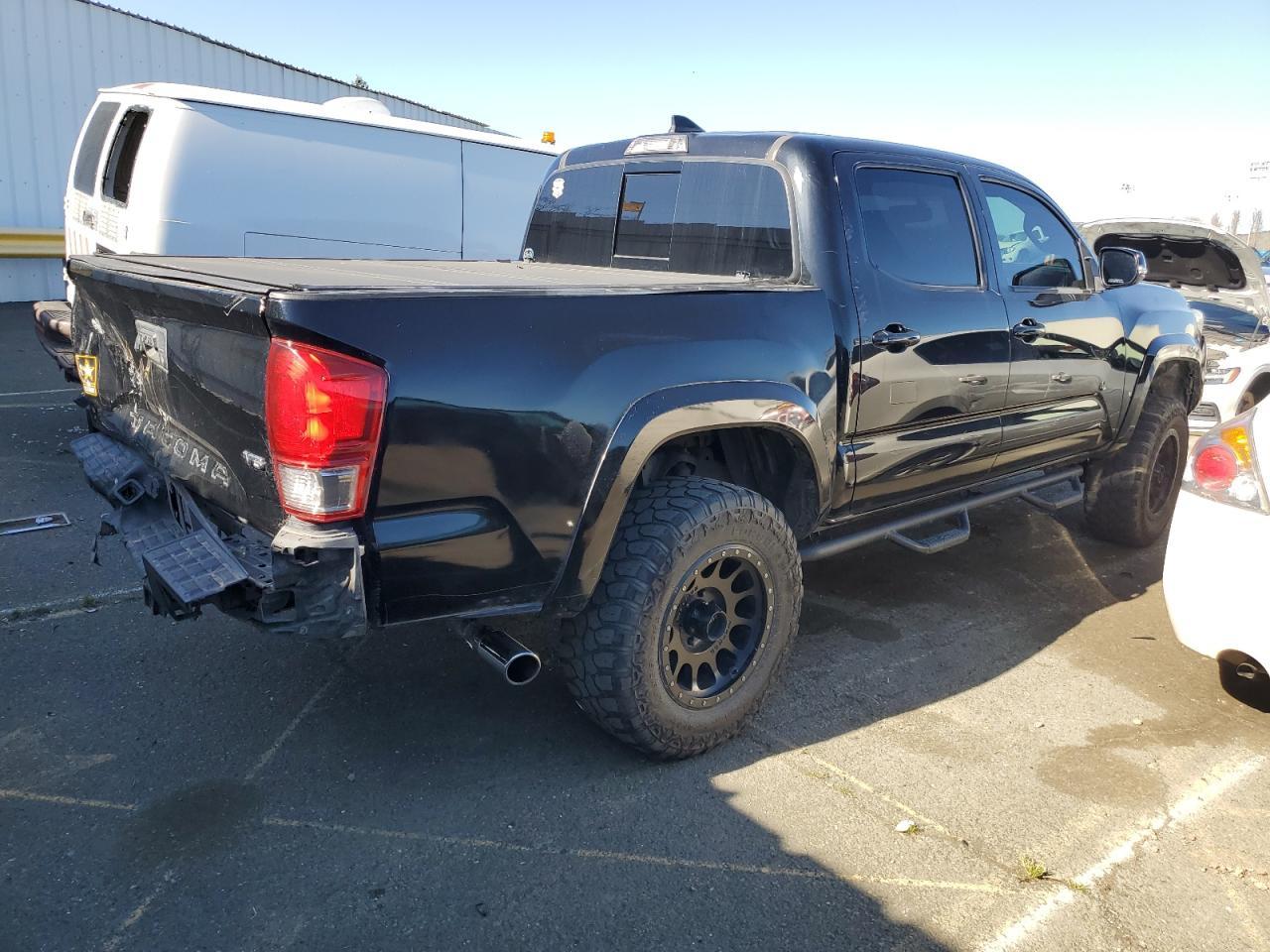 2017 TOYOTA TACOMA DOU - Фото 3