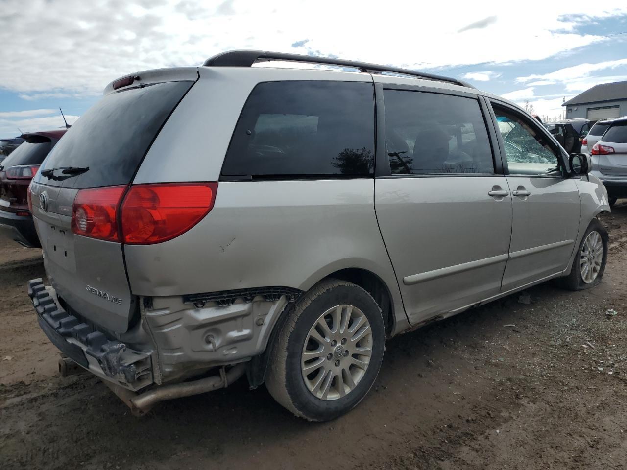2015 TOYOTA SIENNA XLE - Фото 3