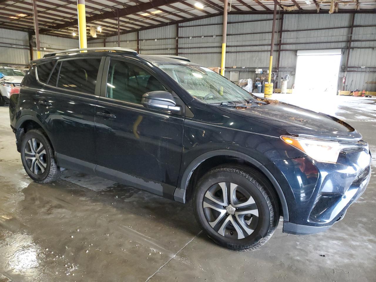 2017 TOYOTA RAV4 LE - Image 4