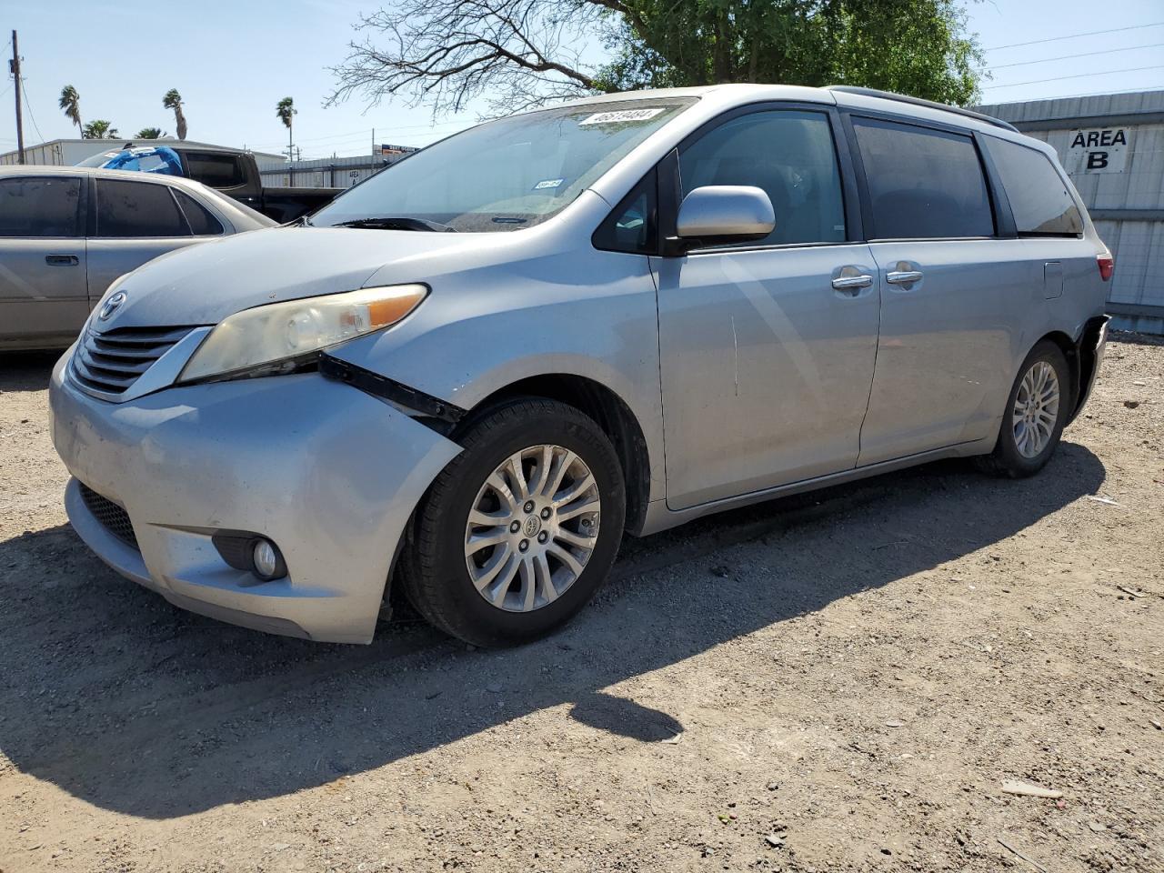 2015 TOYOTA SIENNA XLE car image