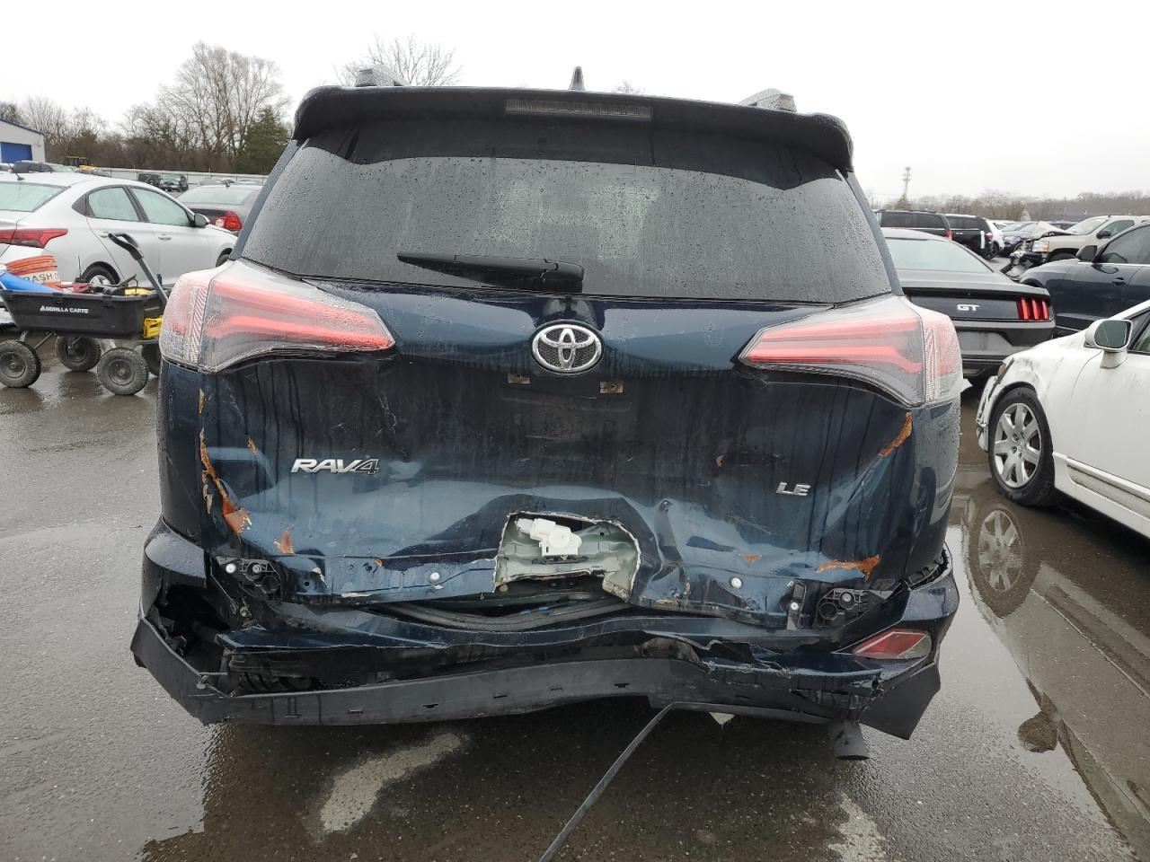 2017 TOYOTA RAV4 LE - Фото 6