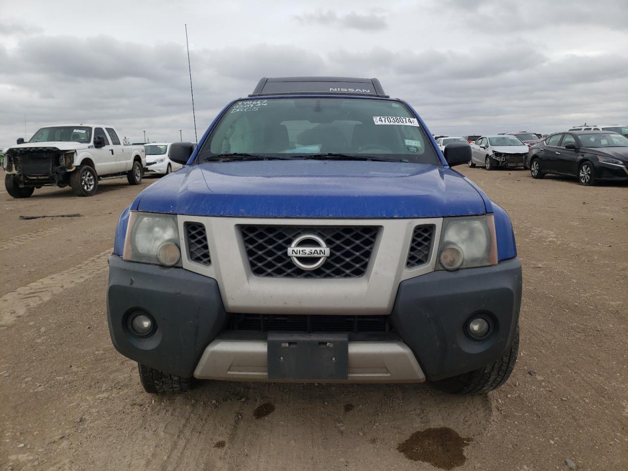 2013 NISSAN XTERRA X - Image 5
