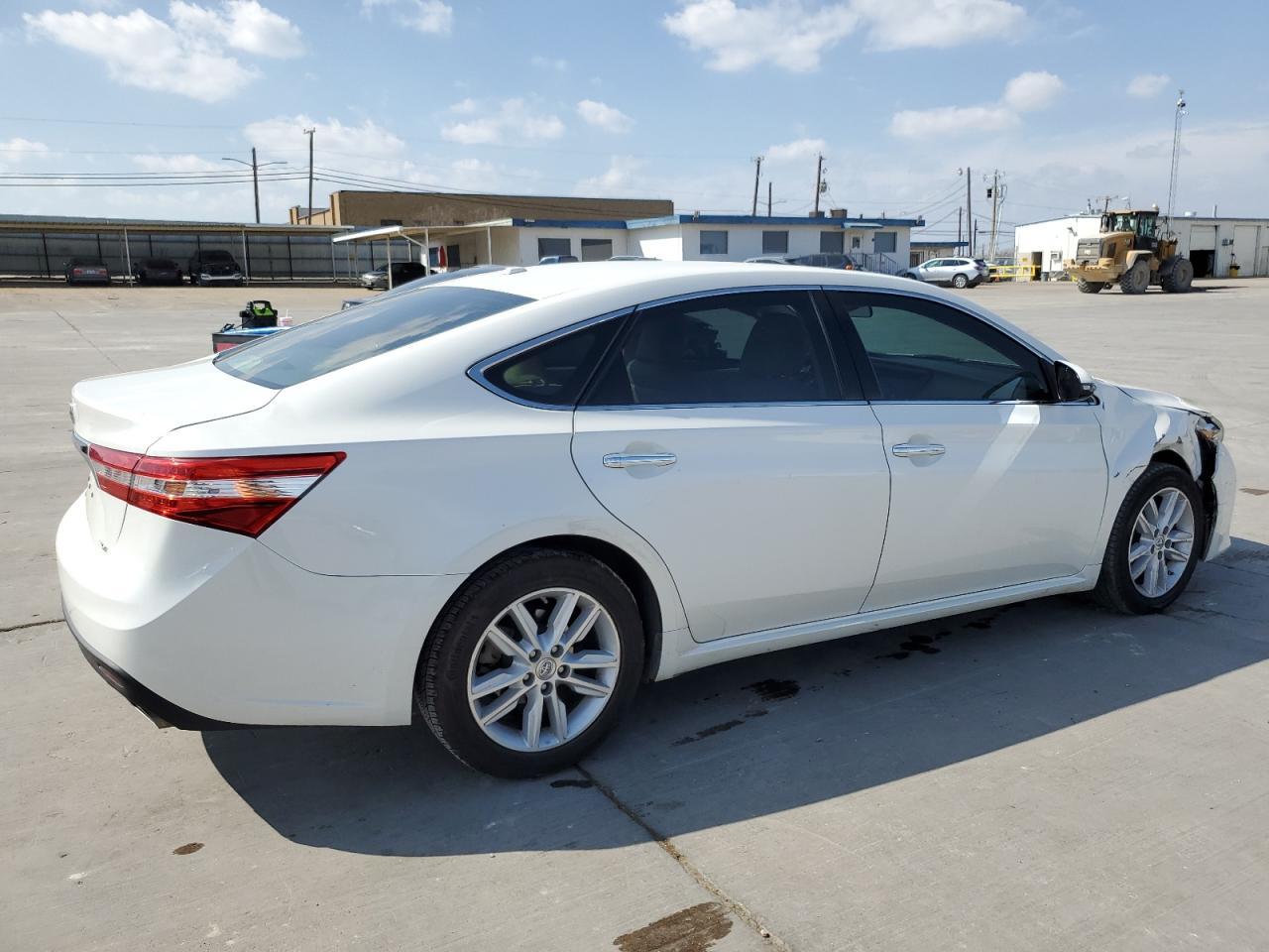 2015 TOYOTA AVALON XLE - Image 3