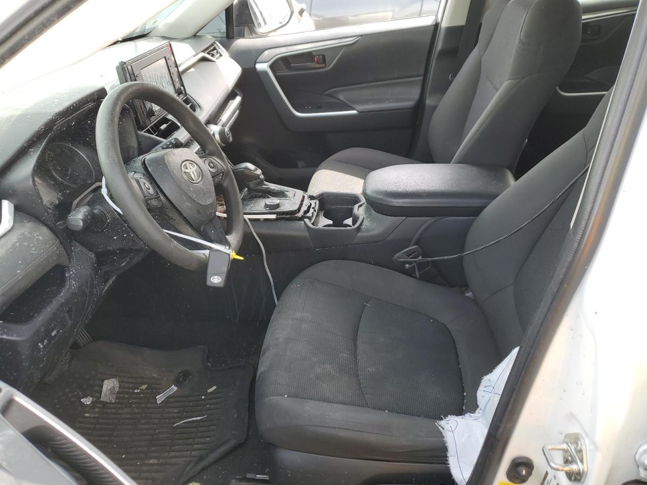 2021 TOYOTA RAV4 LE - Фото 7