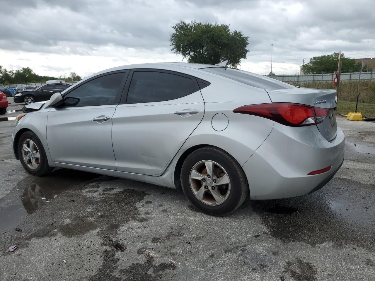 2015 HYUNDAI ELANTRA SE - Image 2
