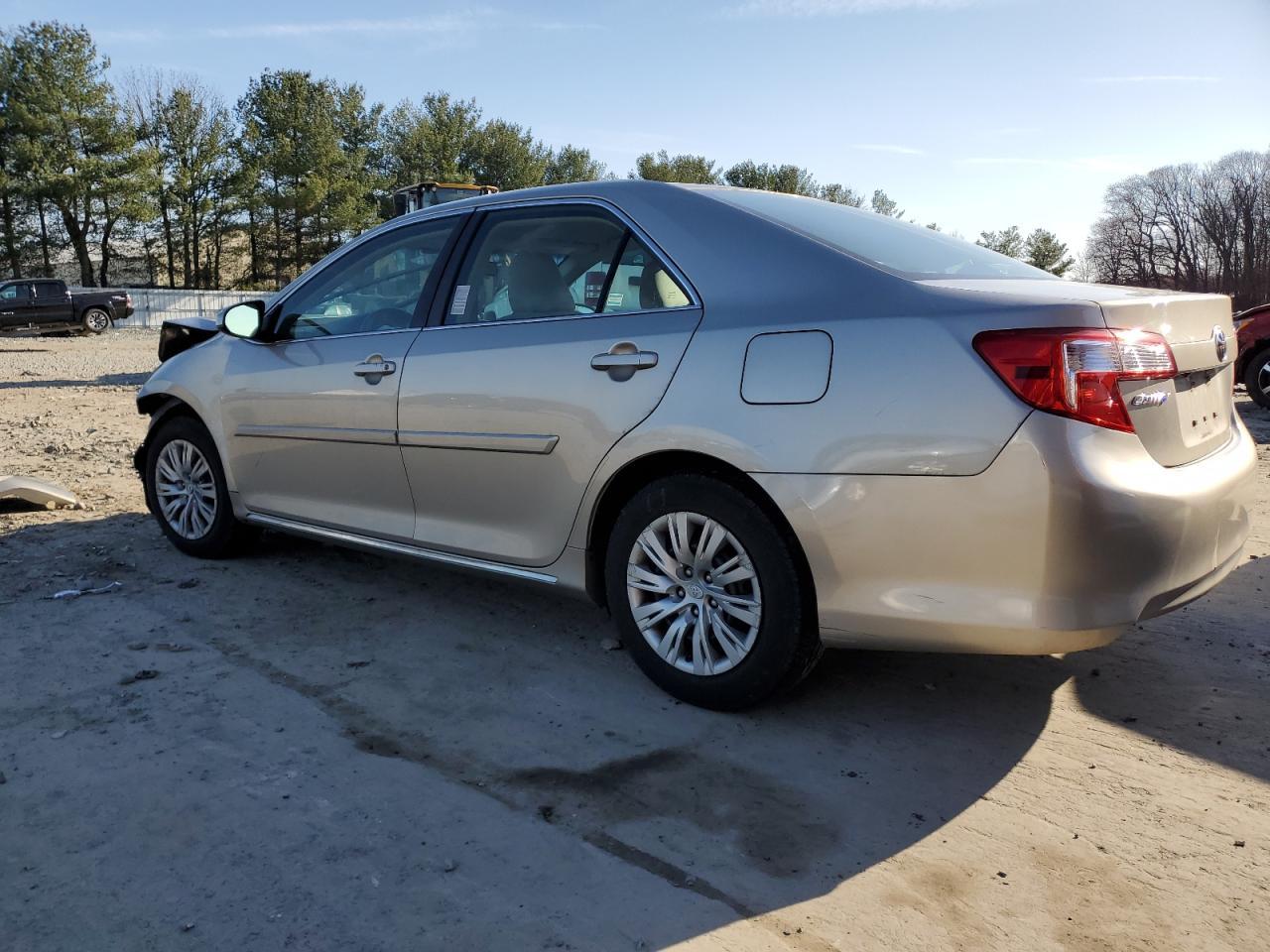 2014 TOYOTA CAMRY L - Фото 2