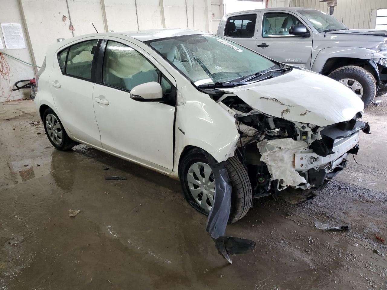 2013 TOYOTA PRIUS C - Фото 4