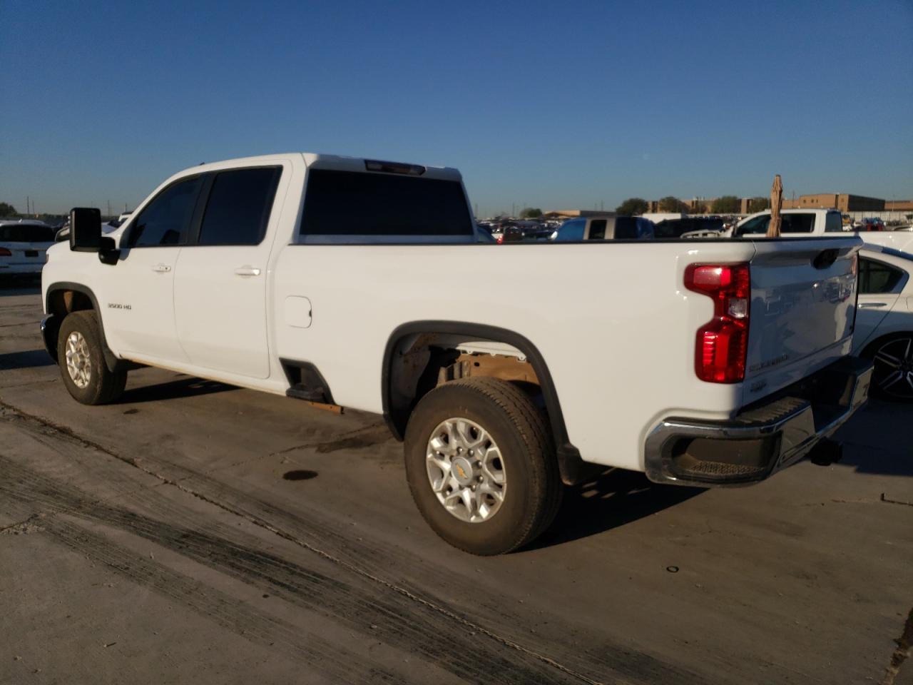 2024 CHEVROLET SILVERADO - Image 2