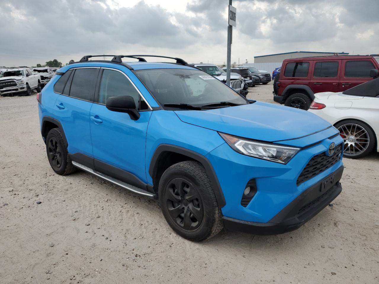 2021 TOYOTA RAV4 LE - Фото 4