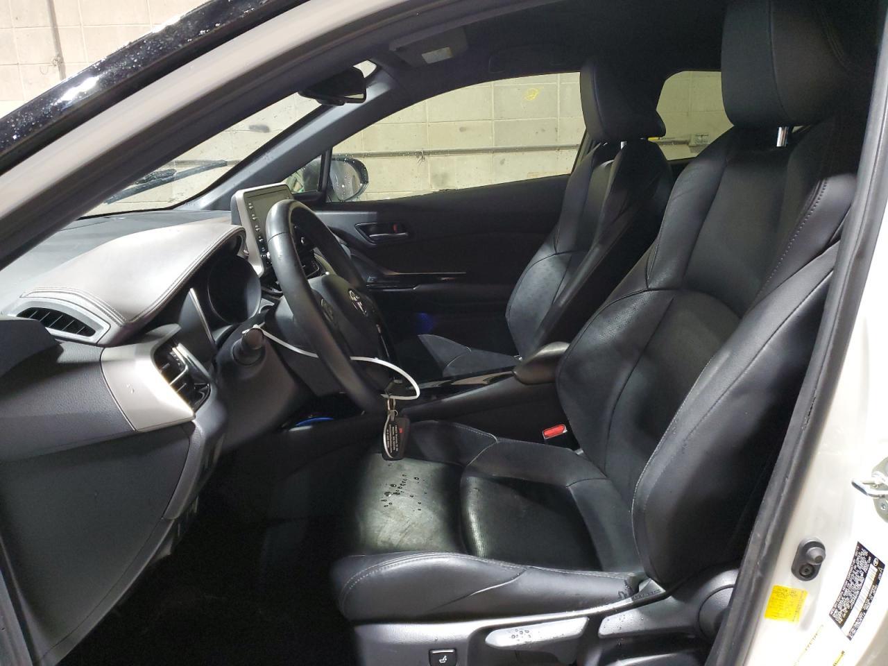 2019 TOYOTA C-HR XLE - Фото 7