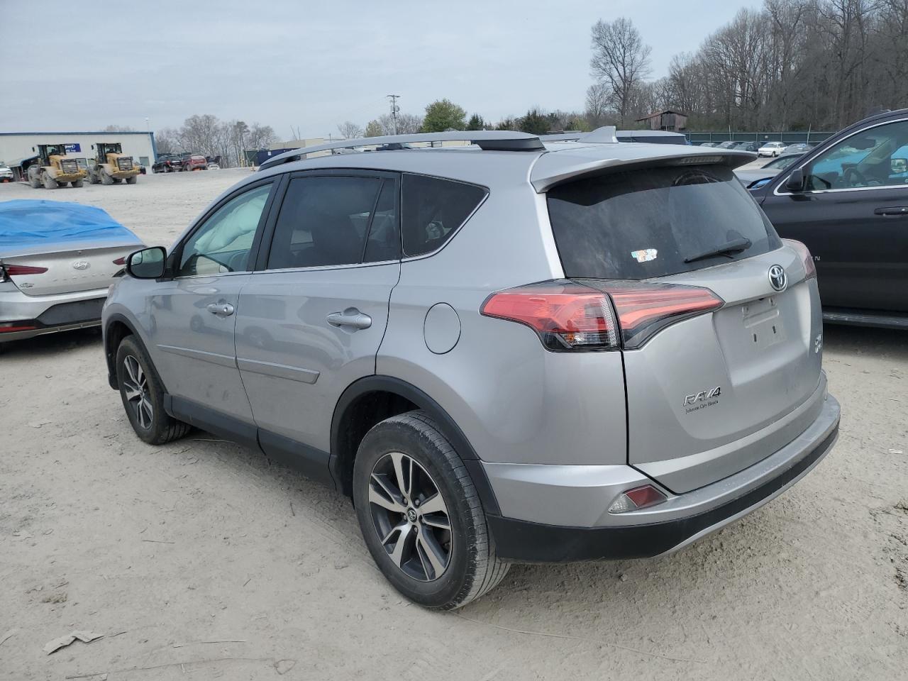 2017 TOYOTA RAV4 XLE - Фото 2