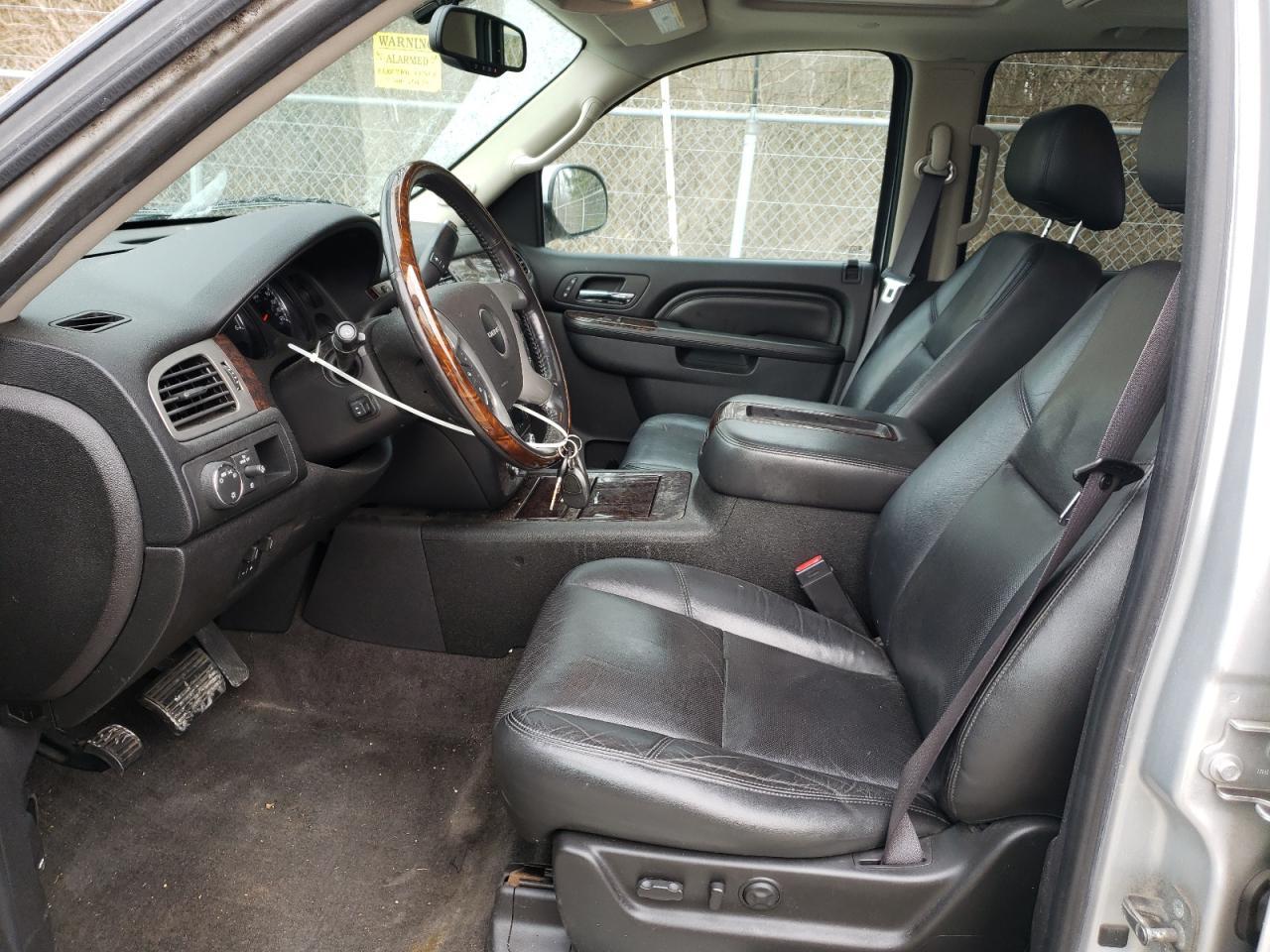 2012 GMC YUKON XL D - Image 7