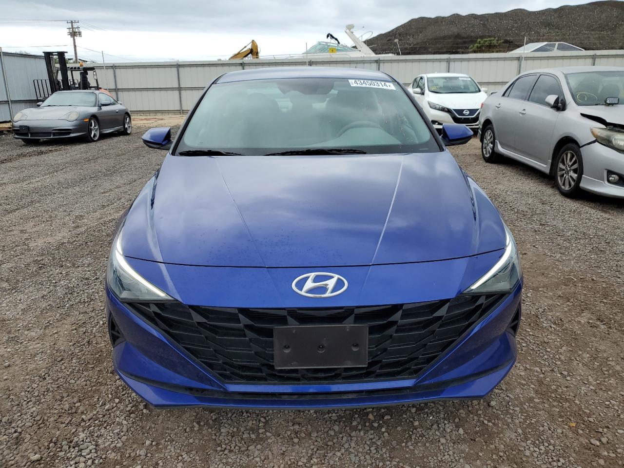 2023 HYUNDAI ELANTRA SE - Image 5