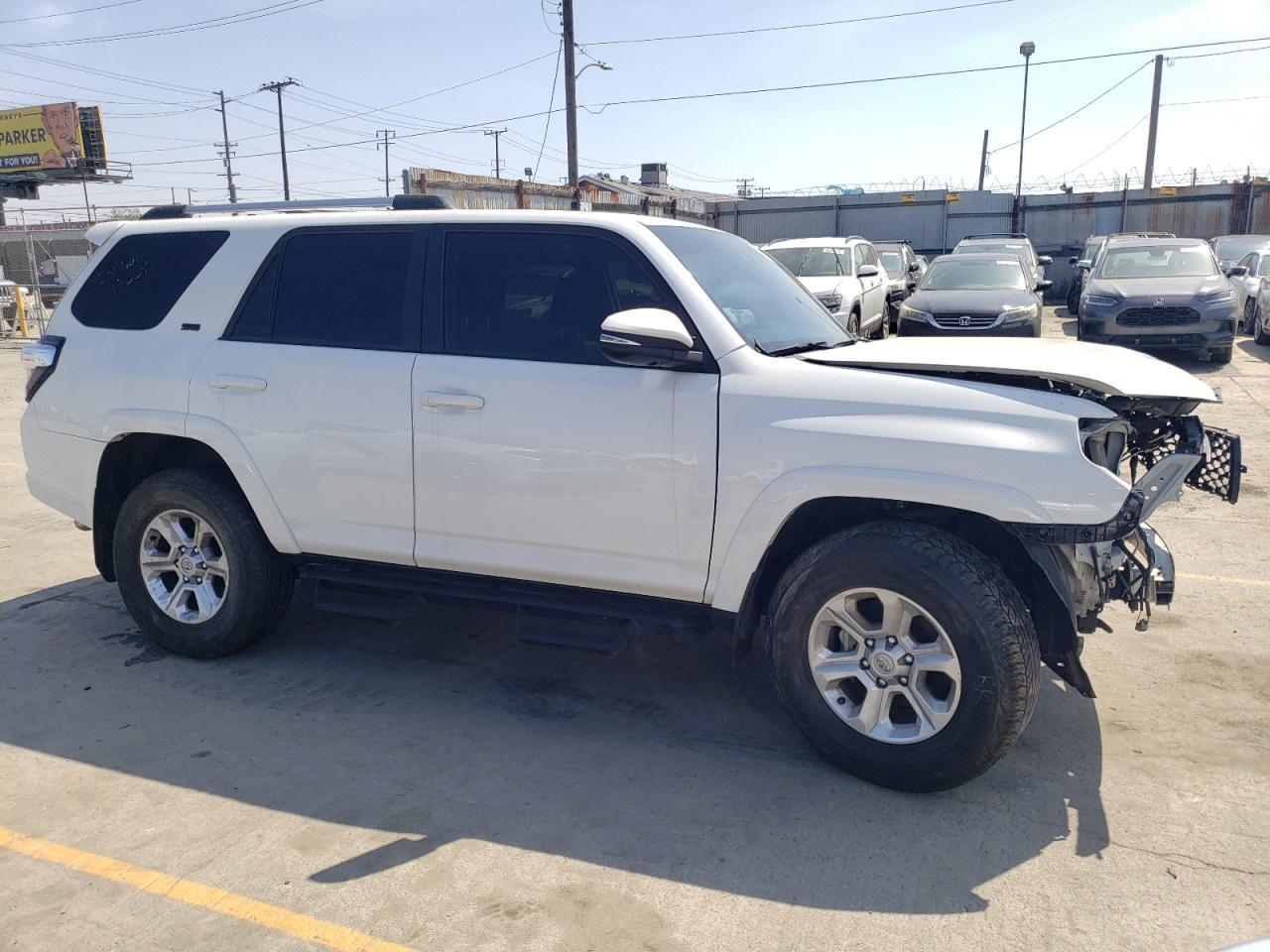 2022 TOYOTA 4RUNNER SR - Фото 4