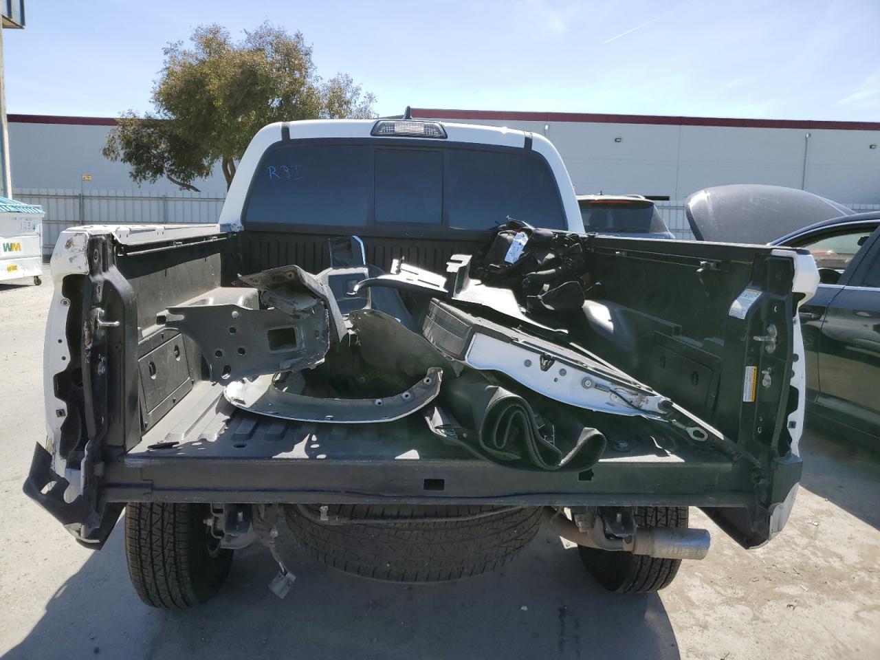 2017 TOYOTA TACOMA DOU - Фото 6