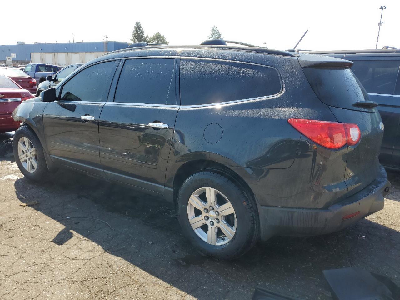 2012 CHEVROLET TRAVERSE L - Image 2