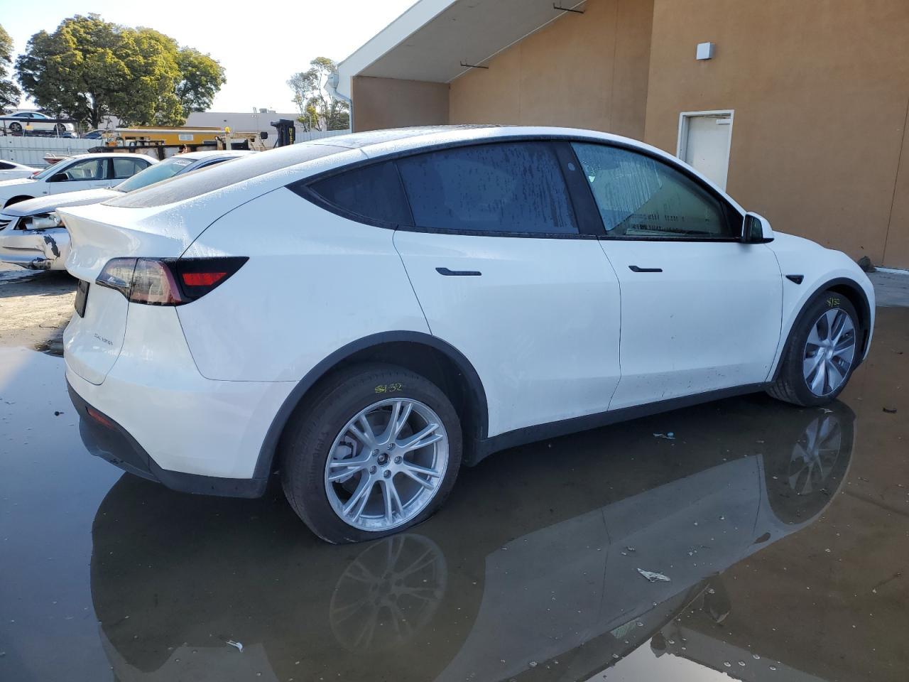 2023 TESLA MODEL Y - Image 3