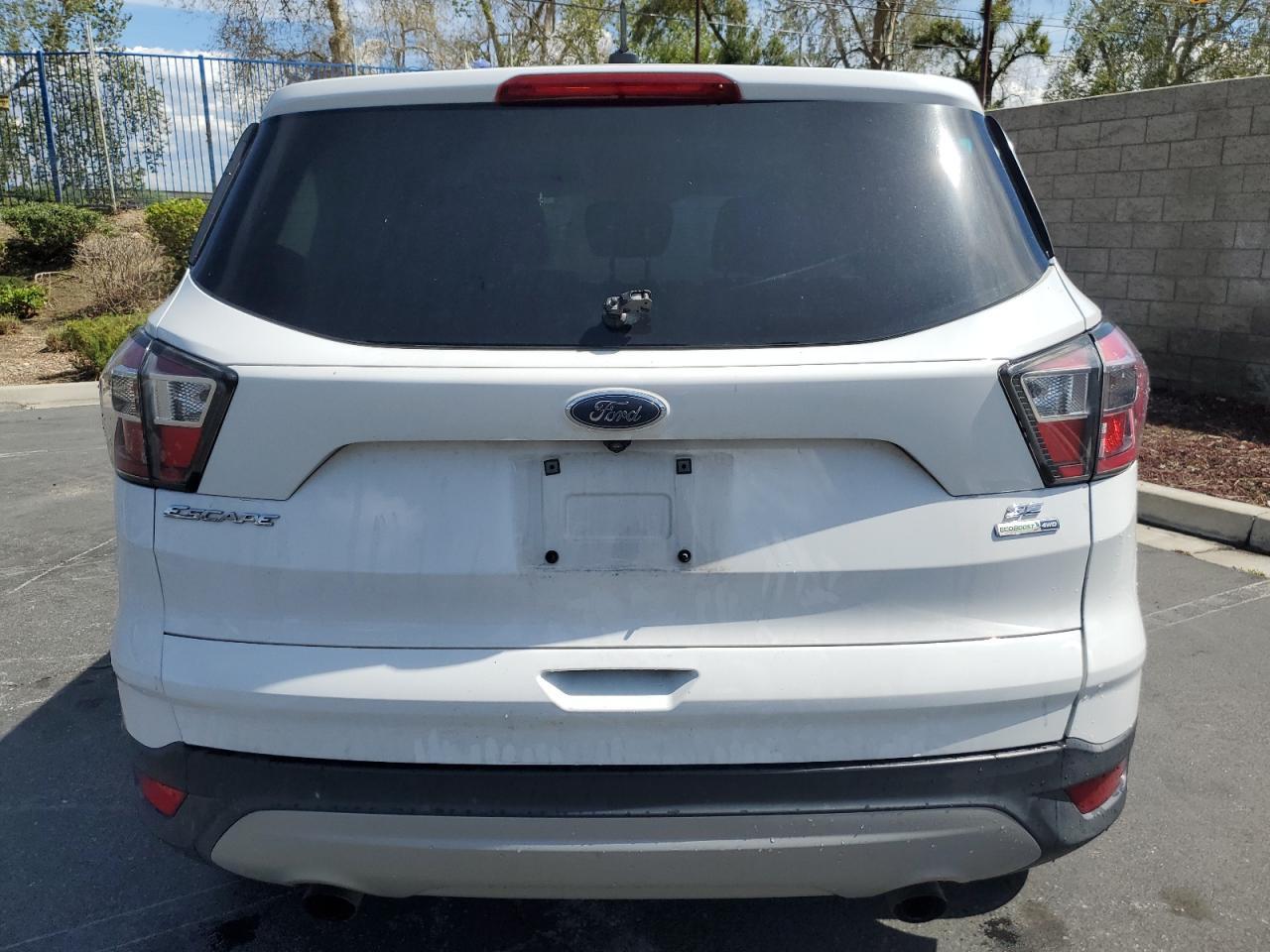 2017 FORD ESCAPE SE - Фото 6