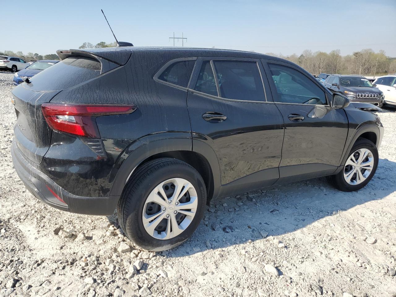 2024 CHEVROLET TRAX LS - Image 3