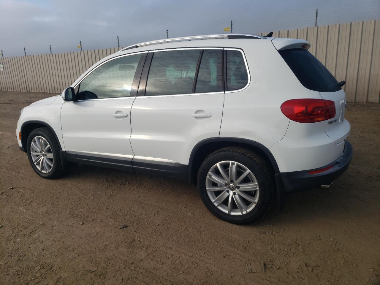 2015 VOLKSWAGEN TIGUAN S - Фото 2