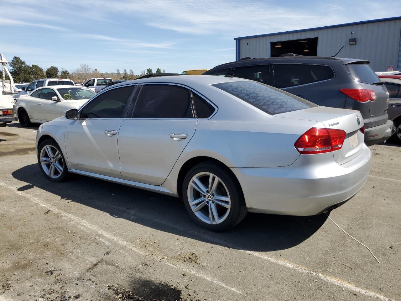2014 VOLKSWAGEN PASSAT SE - Image 2