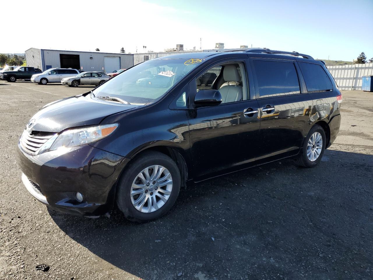 2011 TOYOTA SIENNA XLE