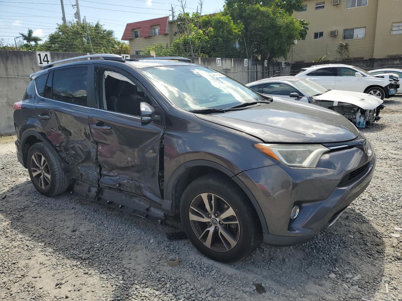 2017 TOYOTA RAV4 XLE - Image 4