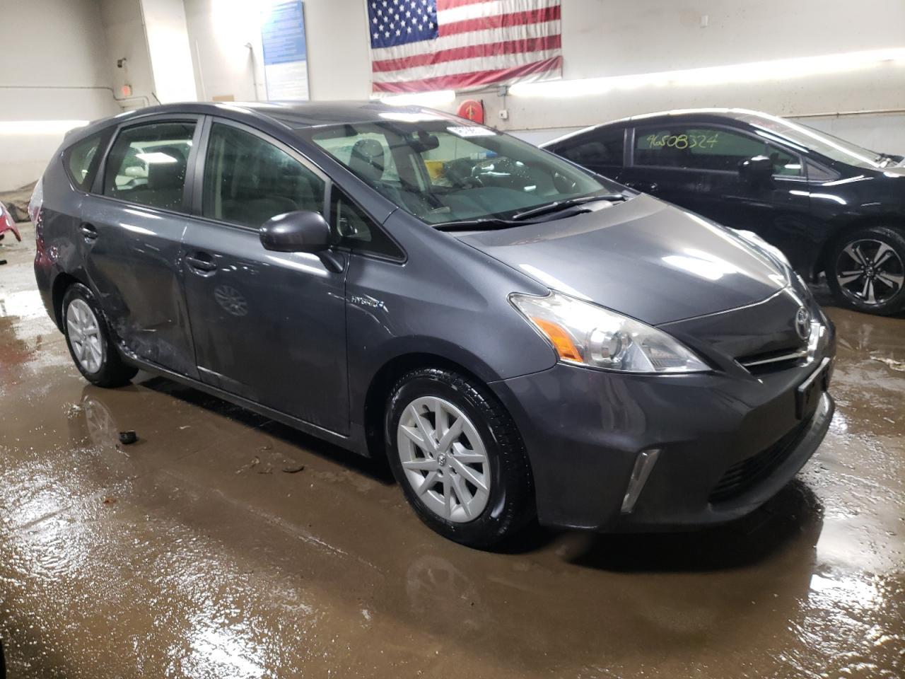 2013 TOYOTA PRIUS V - Image 4