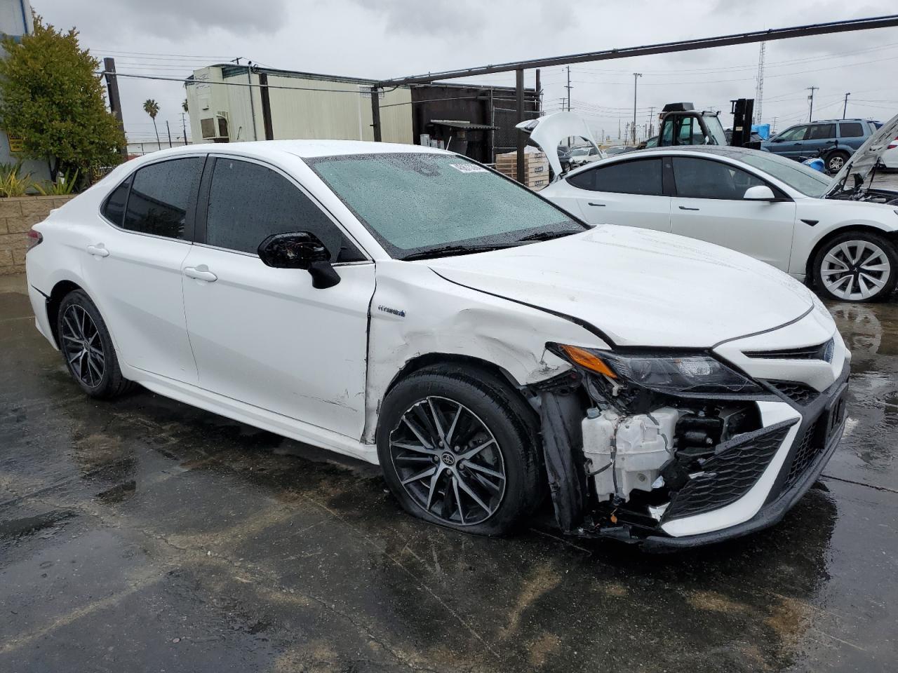 2021 TOYOTA CAMRY SE - Фото 4