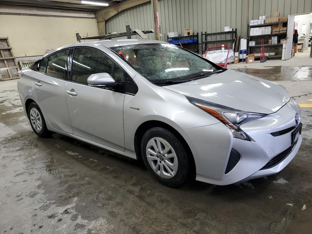 2016 TOYOTA PRIUS - Image 4