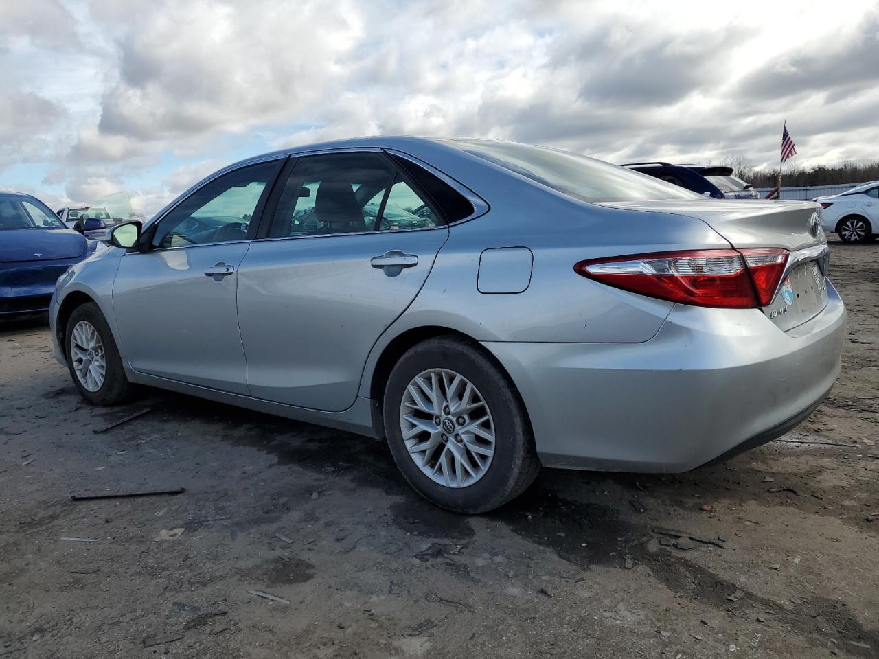 2017 TOYOTA CAMRY LE - Фото 2