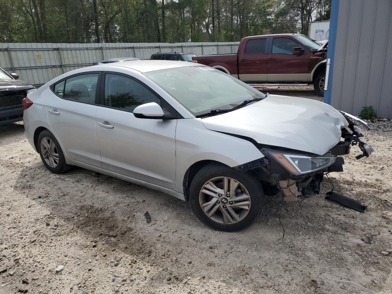 2019 HYUNDAI ELANTRA SE - Image 4