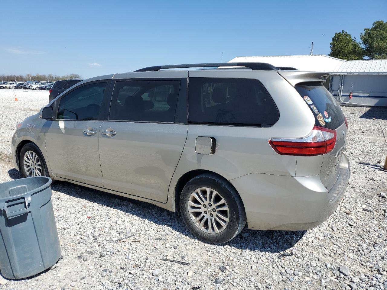 2015 TOYOTA SIENNA XLE - Фото 2