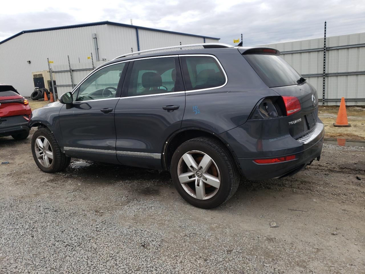 2012 VOLKSWAGEN TOUAREG V6 - Image 2