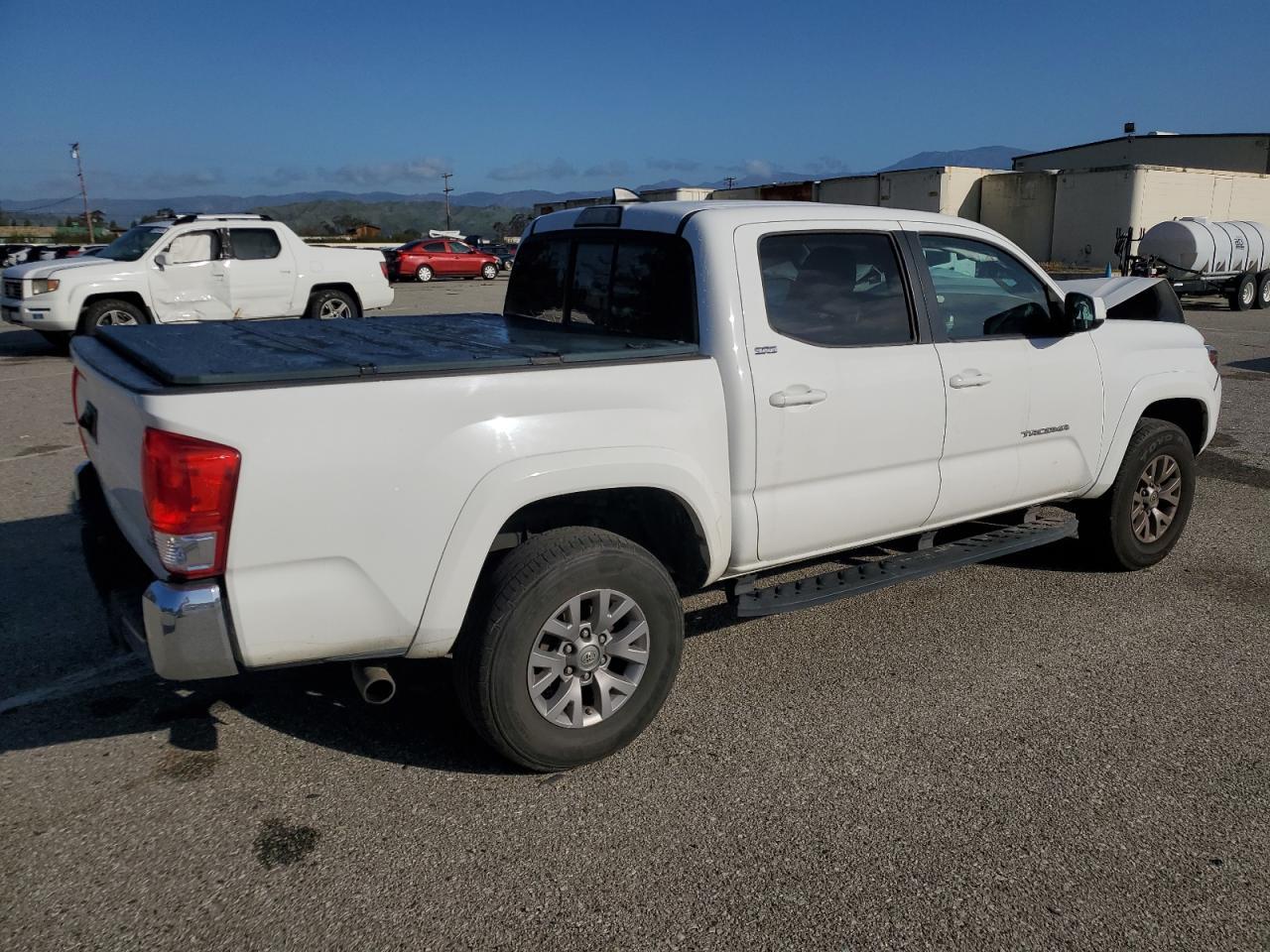 2017 TOYOTA TACOMA DOU - Фото 3