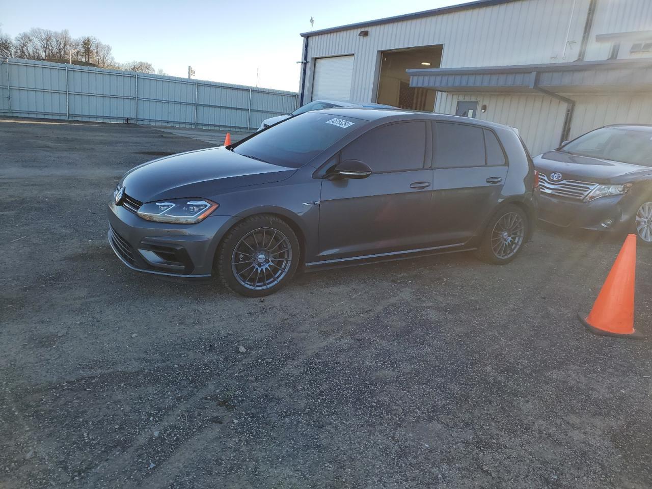 2019 VOLKSWAGEN GOLF R car image