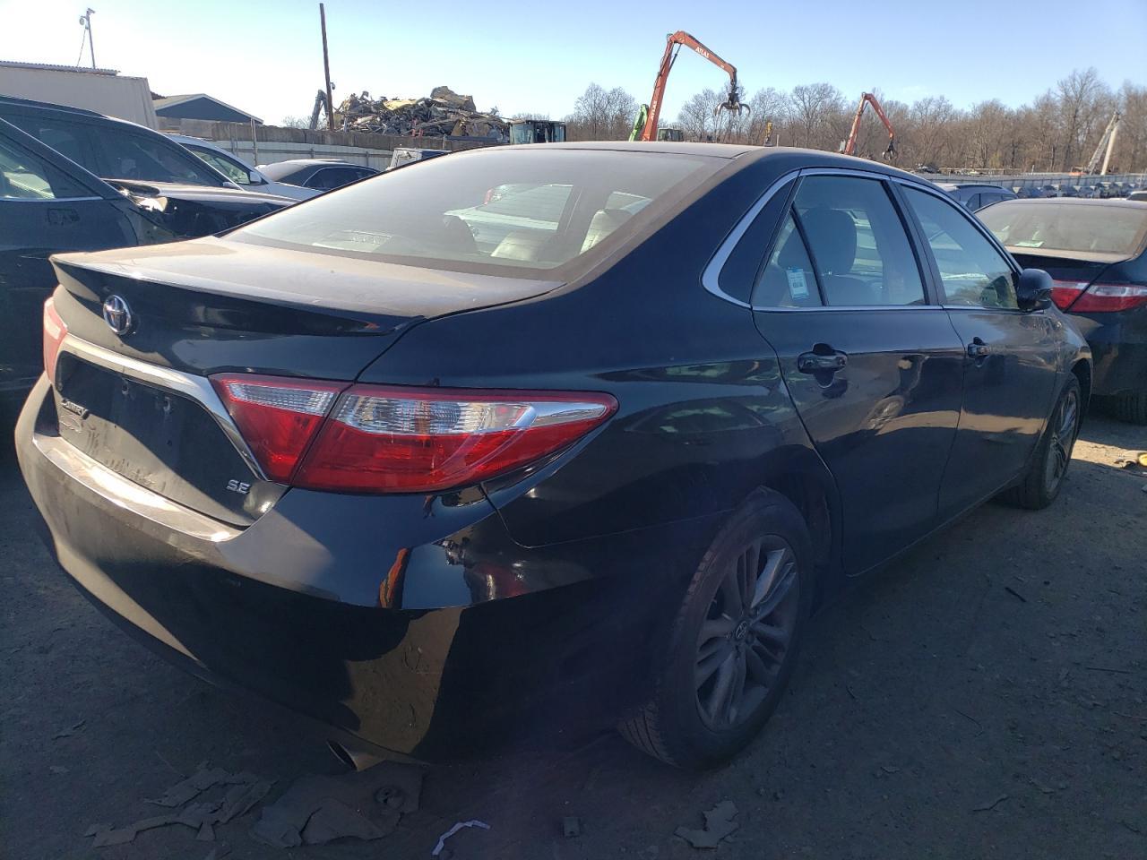 2017 TOYOTA CAMRY LE - Фото 3