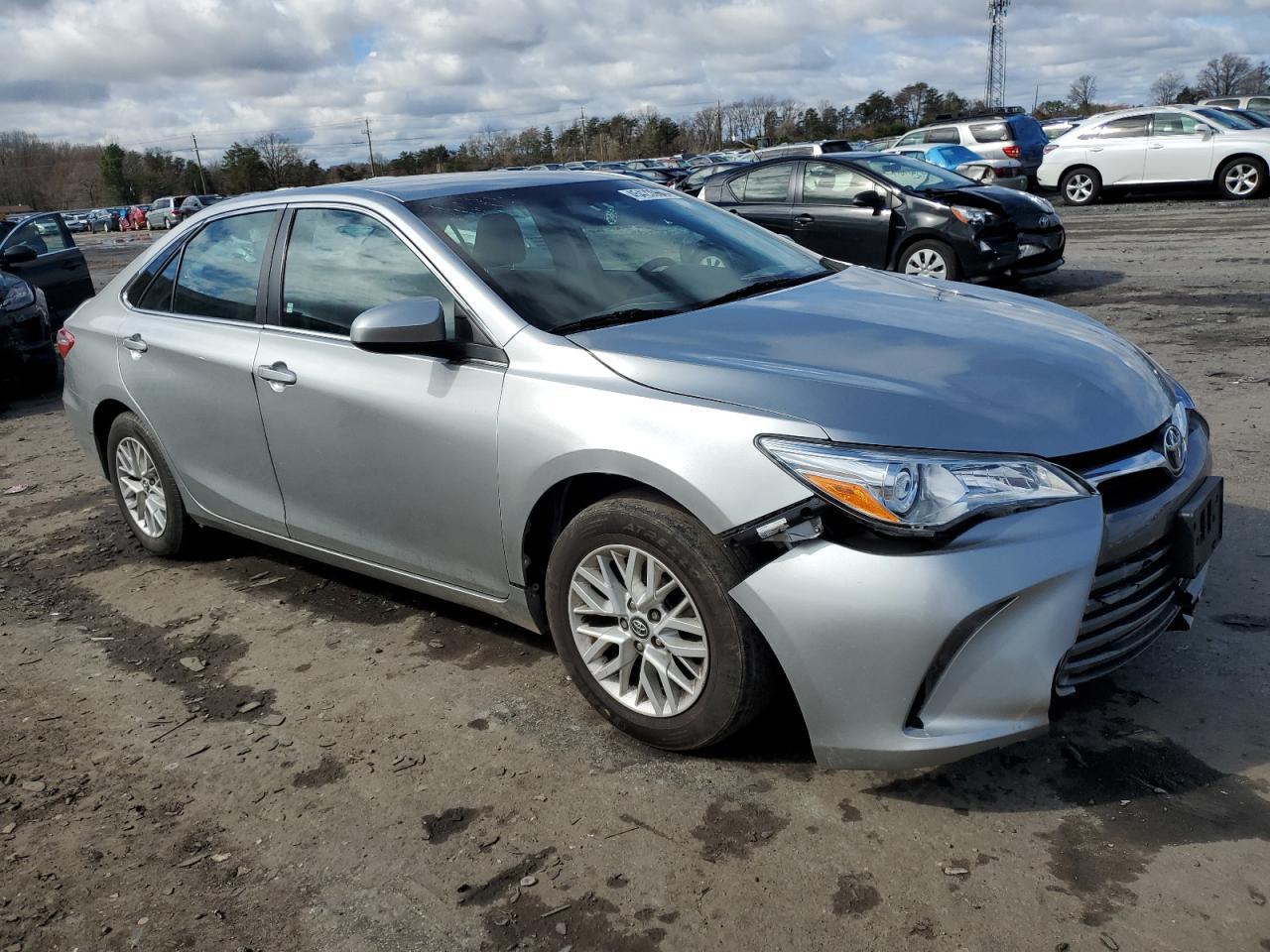 2017 TOYOTA CAMRY LE - Фото 4